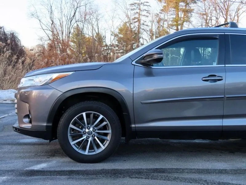 2019 Toyota Highlander - Image 10 of 12