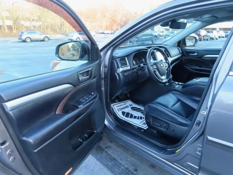 2019 Toyota Highlander - Image 5 of 12