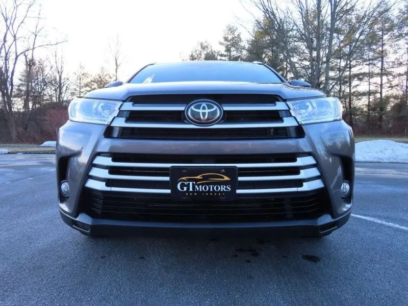 2019 Toyota Highlander - Image 2 of 12