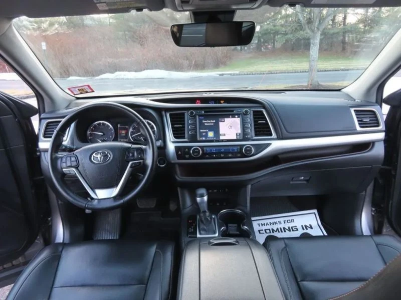 2019 Toyota Highlander - Image 6 of 12