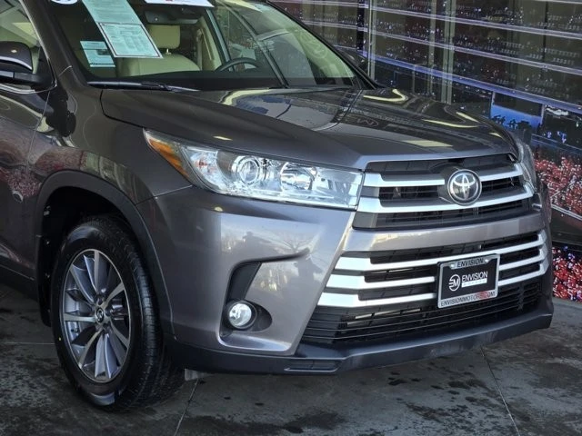 2019 Toyota Highlander - Image 2 of 12