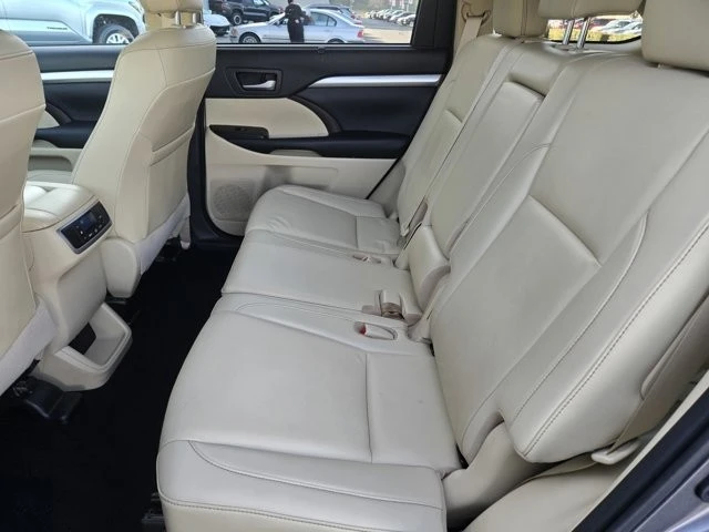 2019 Toyota Highlander - Image 11 of 12
