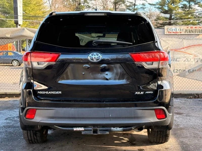 2019 Toyota Highlander - Image 10 of 12