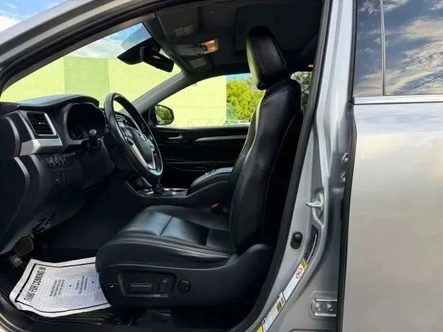 2019 Toyota Highlander - Image 11 of 12