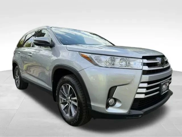 2019 Toyota Highlander - Image 8 of 12