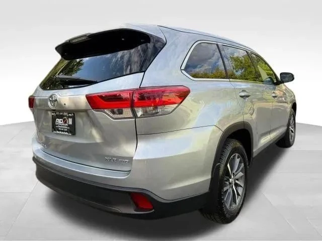 2019 Toyota Highlander - Image 6 of 12