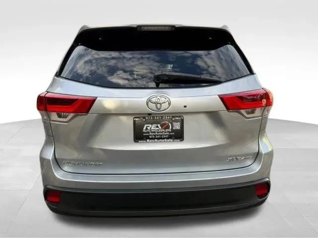 2019 Toyota Highlander - Image 4 of 12
