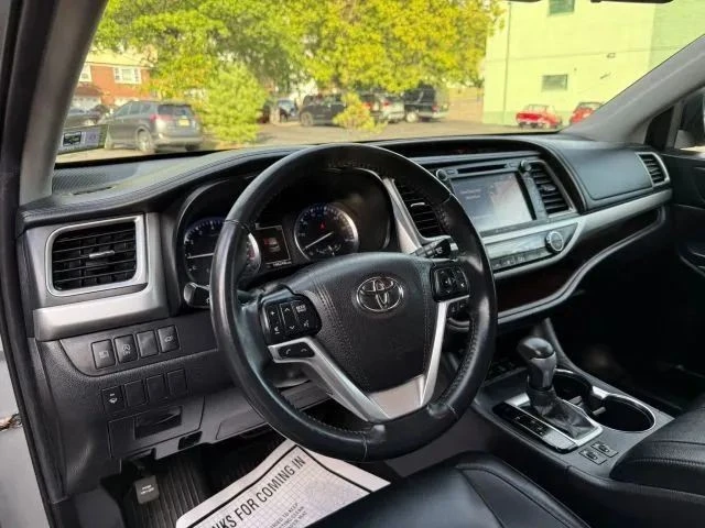 2019 Toyota Highlander - Image 12 of 12