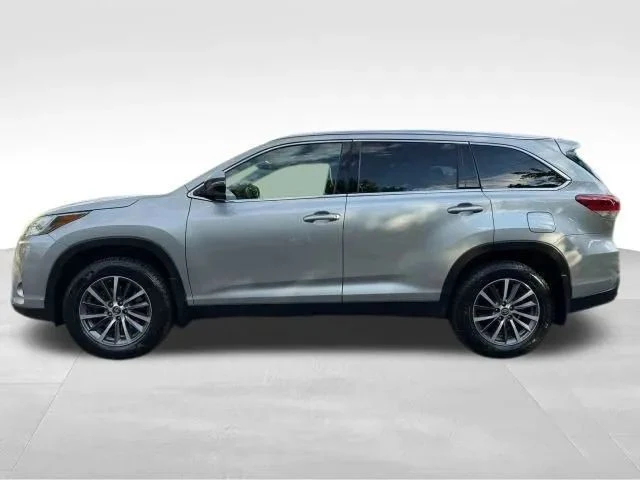 2019 Toyota Highlander - Image 2 of 12