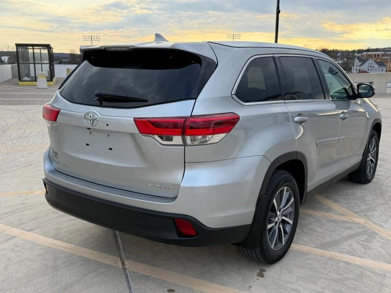 2019 Toyota Highlander - Image 3 of 12