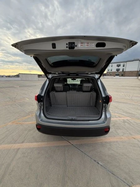 2019 Toyota Highlander - Image 5 of 12