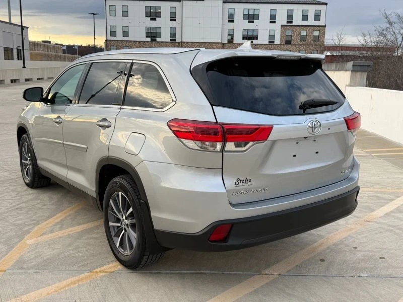 2019 Toyota Highlander - Image 7 of 12
