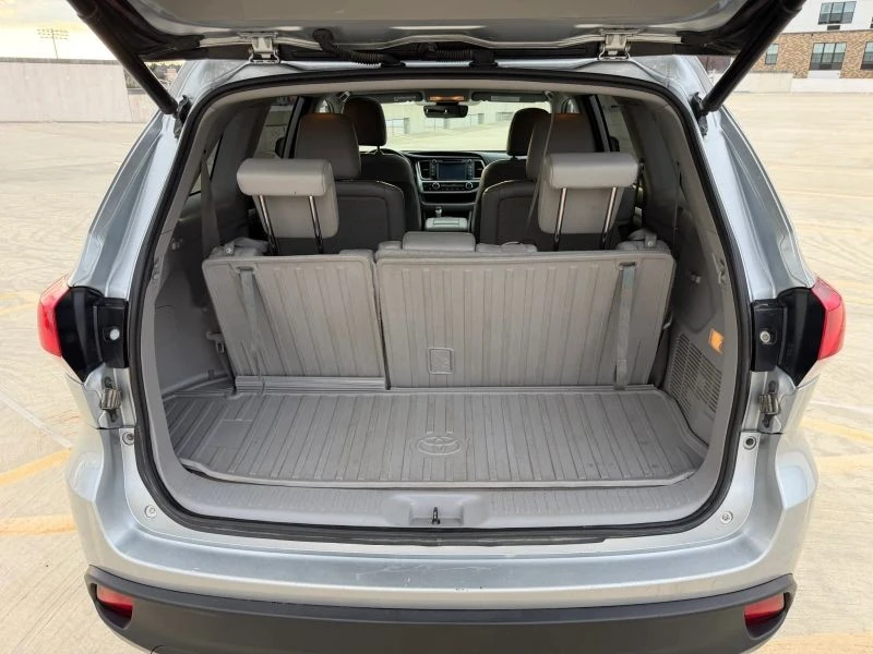2019 Toyota Highlander - Image 6 of 12