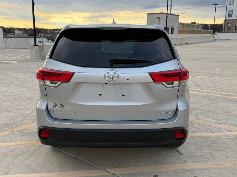 2019 Toyota Highlander - Image 4 of 12