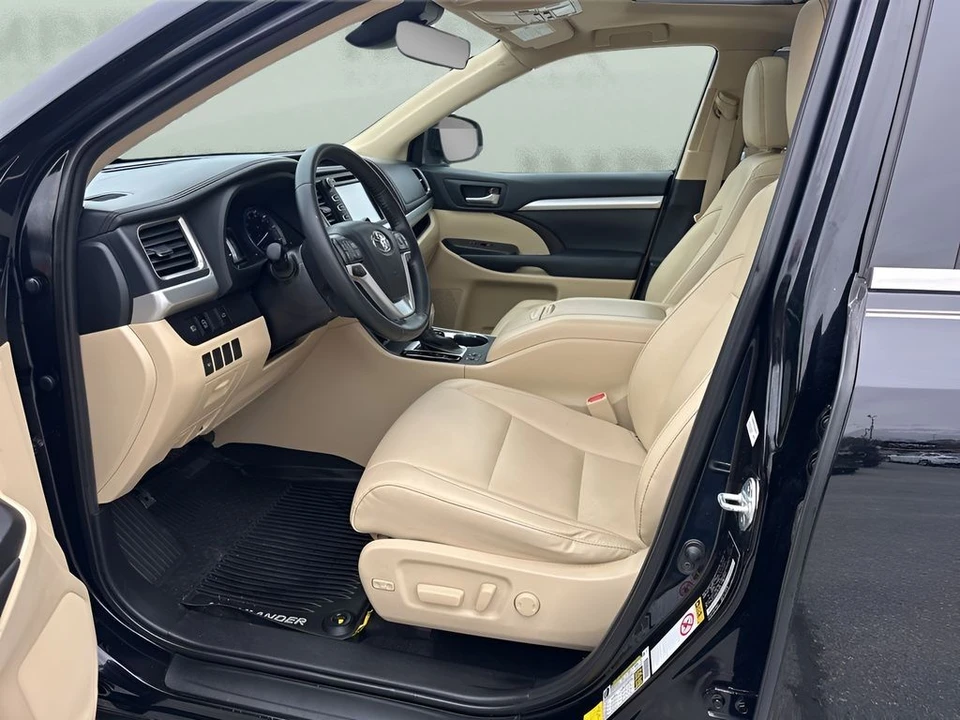 2019 Toyota Highlander - Image 9 of 12