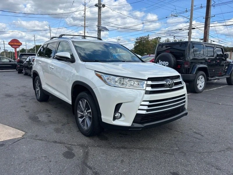 2019 Toyota Highlander - Image 9 of 12