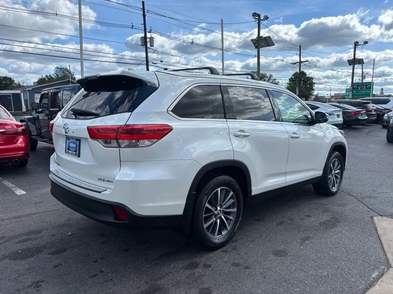 2019 Toyota Highlander - Image 7 of 12