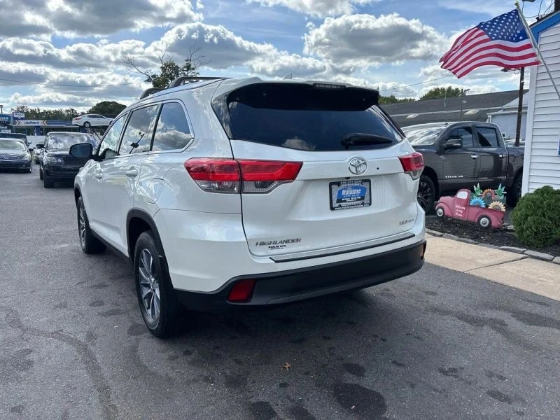 2019 Toyota Highlander - Image 5 of 12