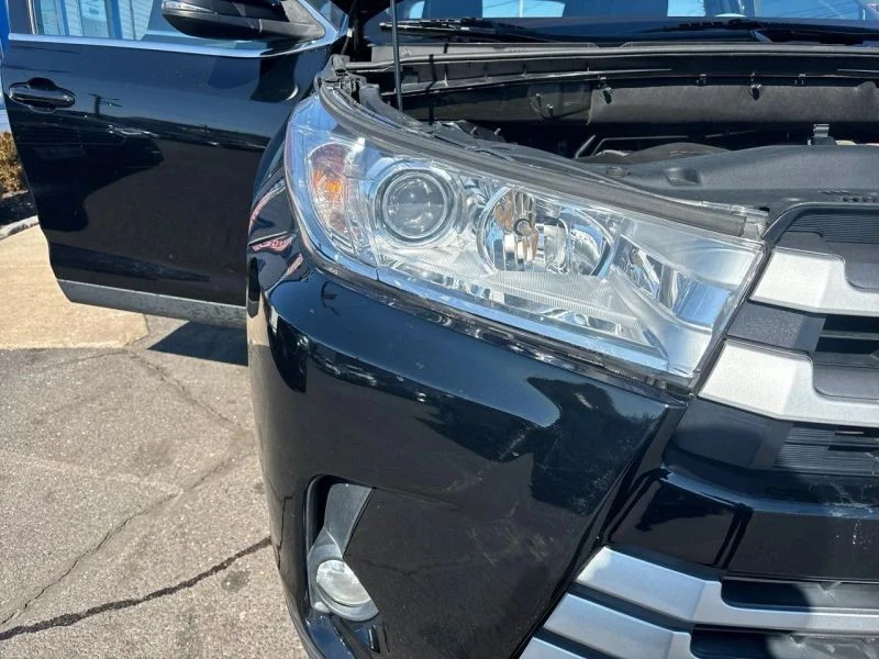 2019 Toyota Highlander - Image 11 of 12
