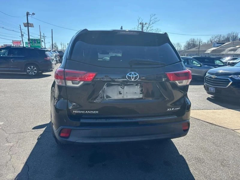 2019 Toyota Highlander - Image 5 of 12