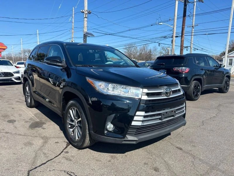 2019 Toyota Highlander - Image 8 of 12