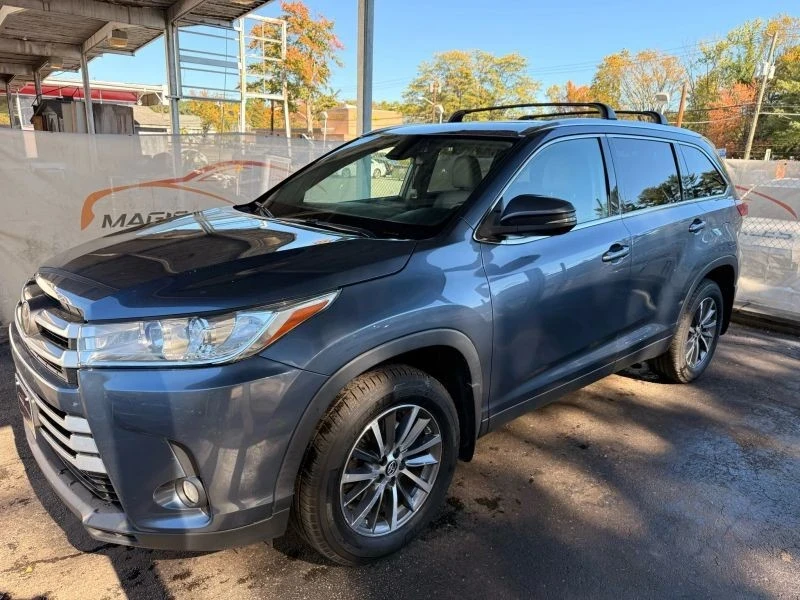 2019 Toyota Highlander - Image 8 of 12
