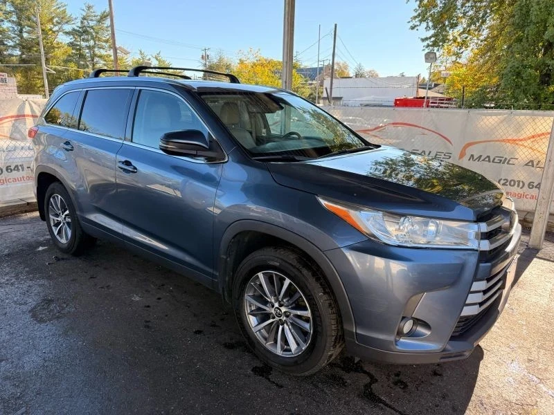 2019 Toyota Highlander - Image 7 of 12