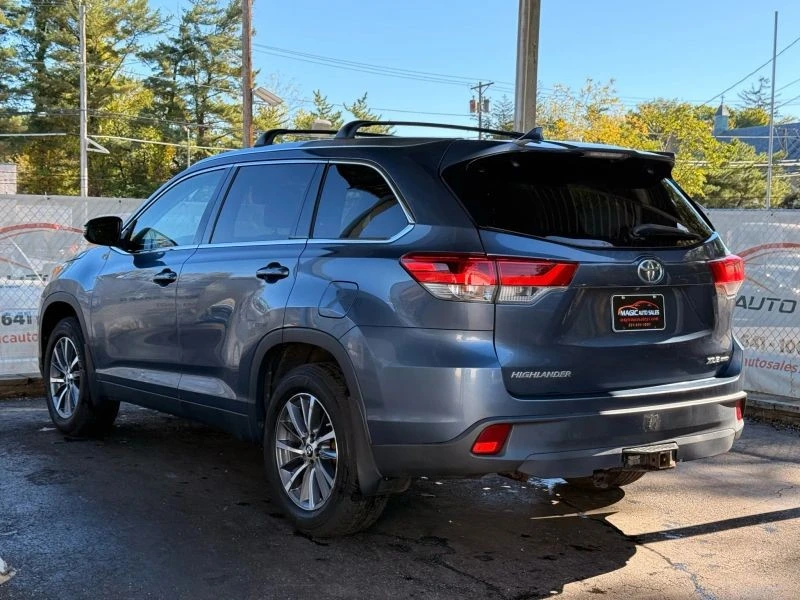 2019 Toyota Highlander - Image 9 of 12
