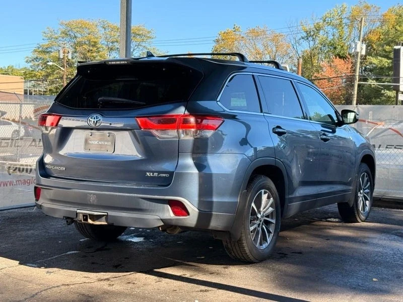 2019 Toyota Highlander - Image 11 of 12