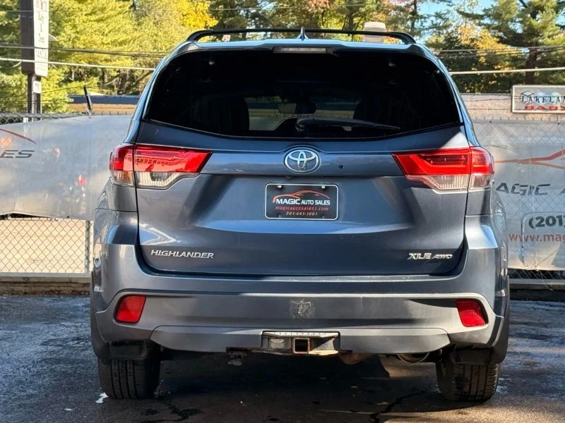 2019 Toyota Highlander - Image 10 of 12