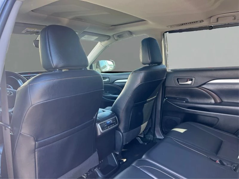 2019 Toyota Highlander - Image 10 of 12