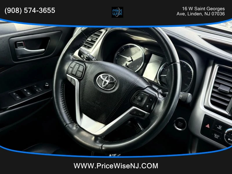 2019 Toyota Highlander - Image 11 of 12
