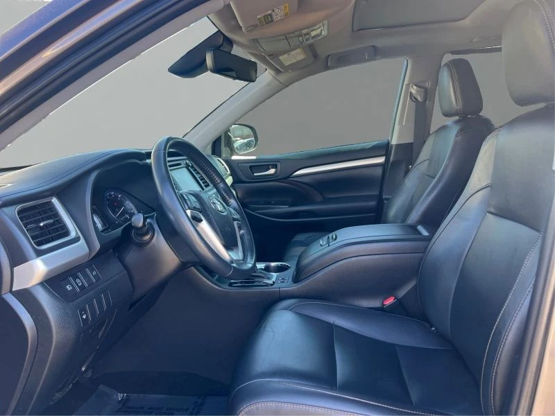 2019 Toyota Highlander - Image 9 of 12
