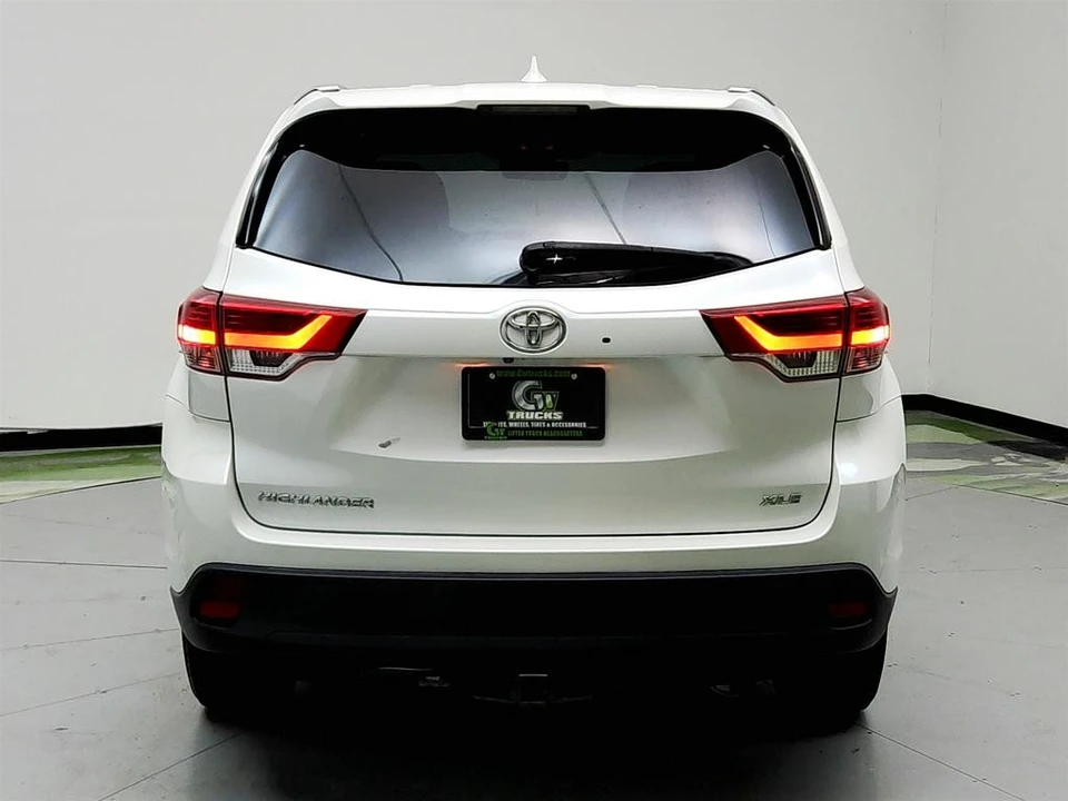 2019 Toyota Highlander - Image 6 of 12