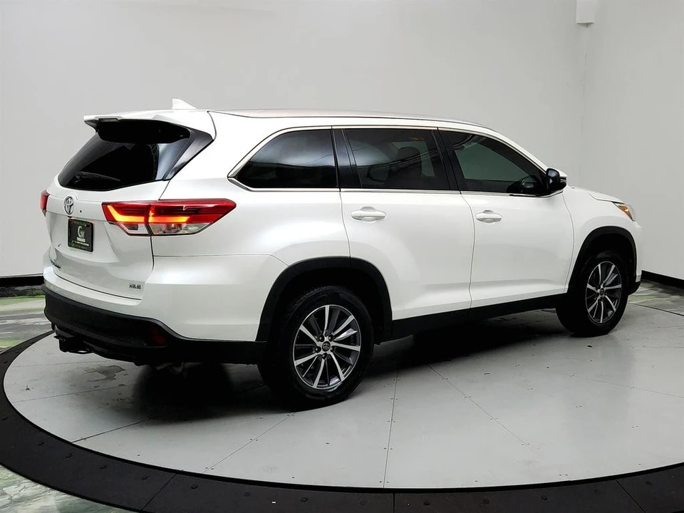 2019 Toyota Highlander - Image 5 of 12