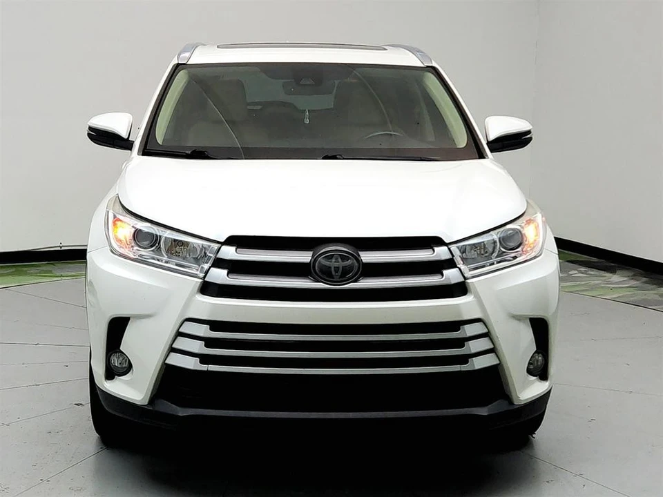 2019 Toyota Highlander - Image 2 of 12