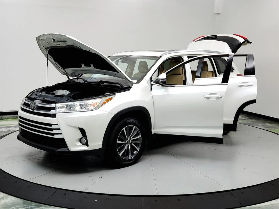 2019 Toyota Highlander - Image 9 of 12