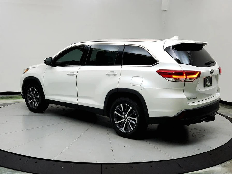 2019 Toyota Highlander - Image 7 of 21