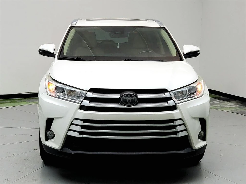 2019 Toyota Highlander - Image 2 of 12
