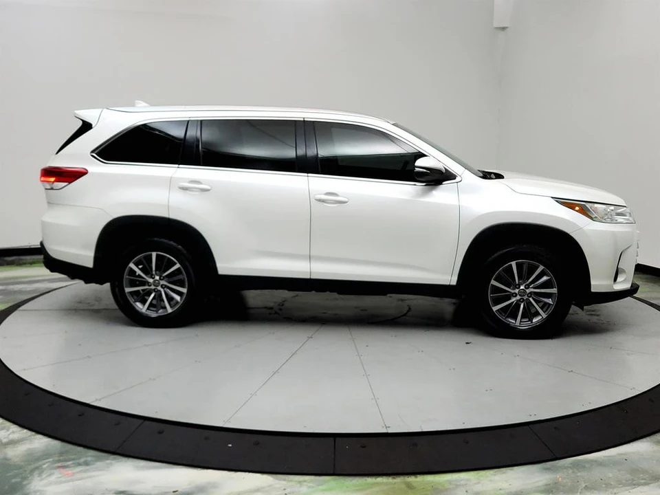 2019 Toyota Highlander - Image 4 of 21