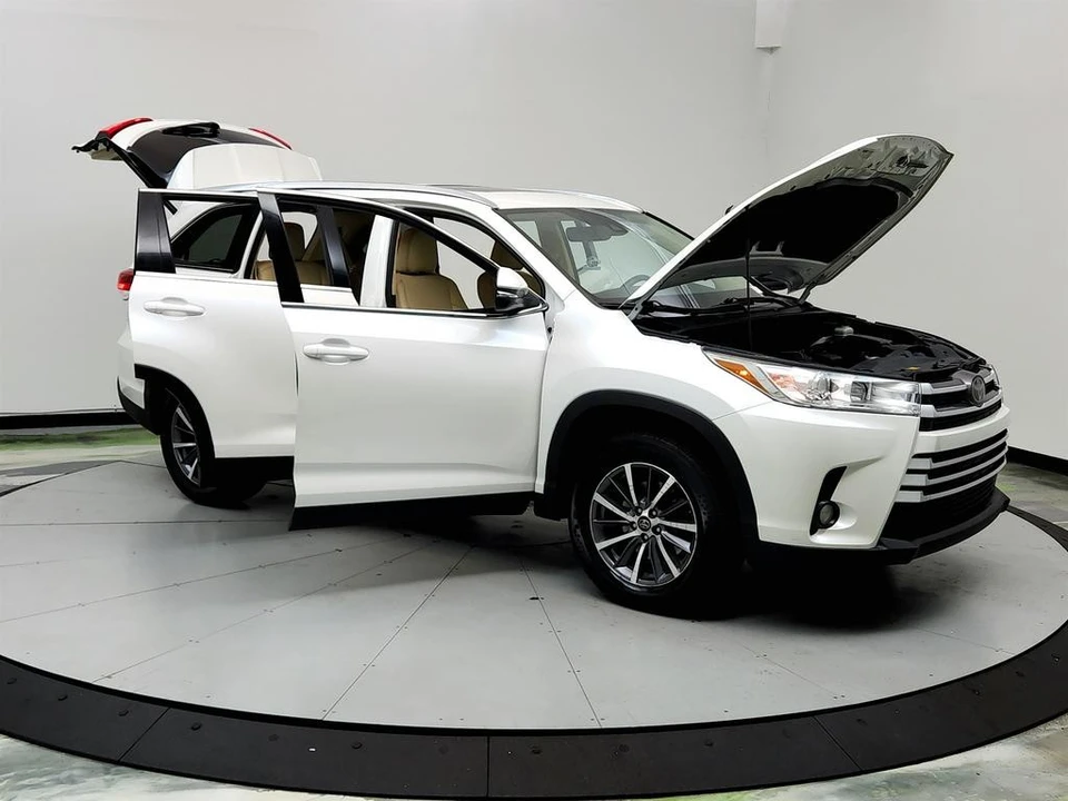 2019 Toyota Highlander - Image 10 of 12