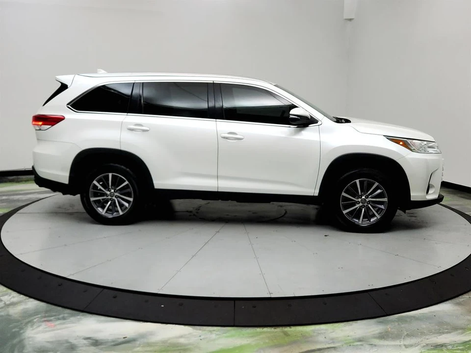 2019 Toyota Highlander - Image 4 of 12