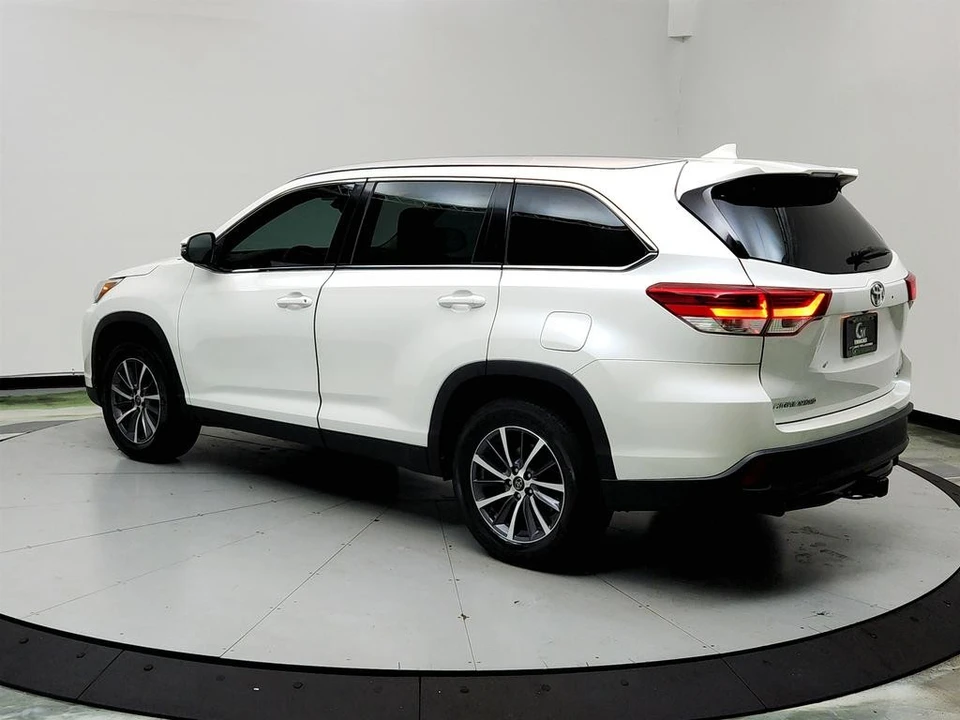 2019 Toyota Highlander - Image 7 of 12