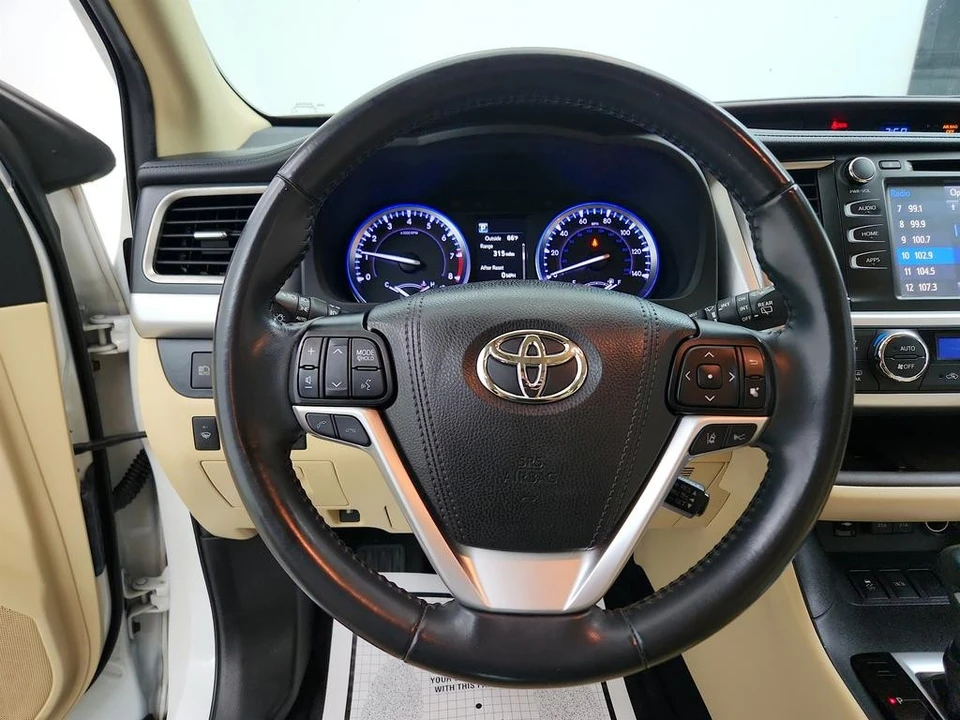 2019 Toyota Highlander - Image 18 of 21