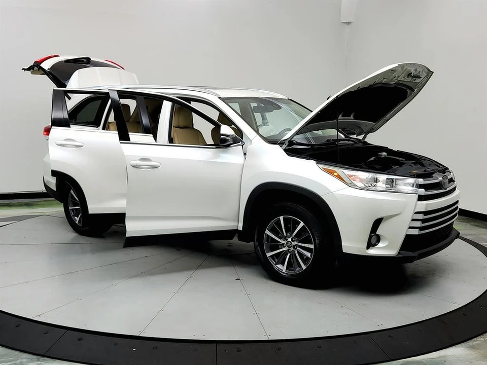 2019 Toyota Highlander - Image 10 of 12