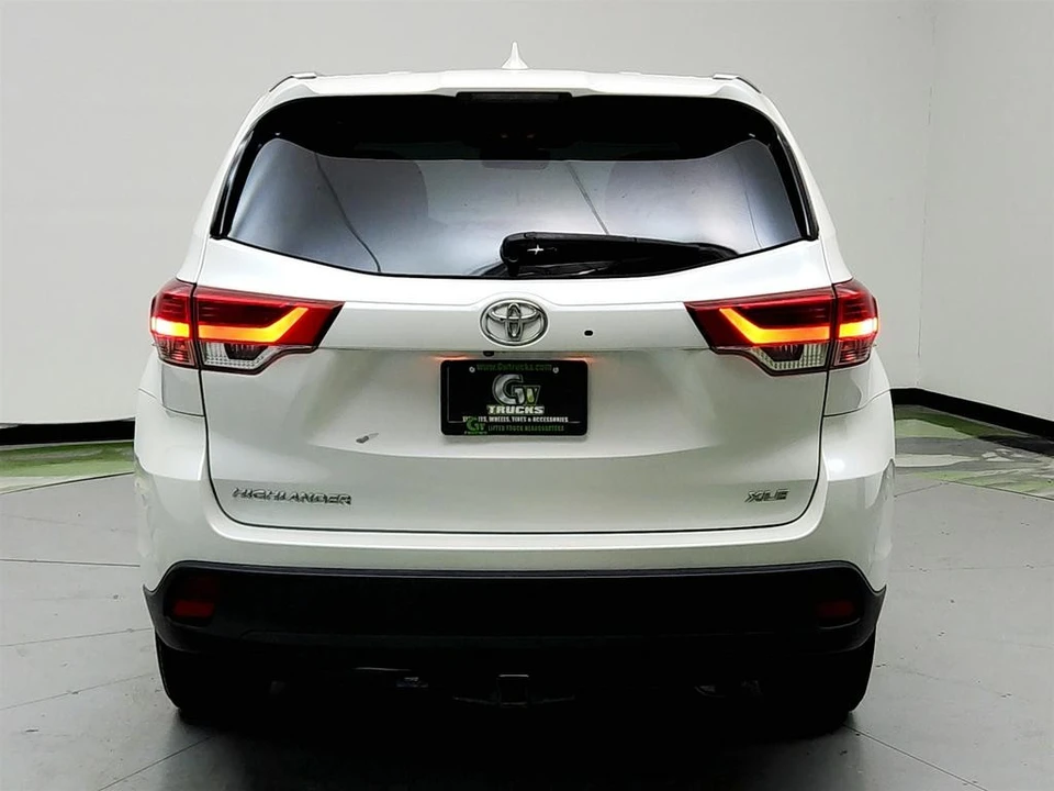 2019 Toyota Highlander - Image 6 of 12