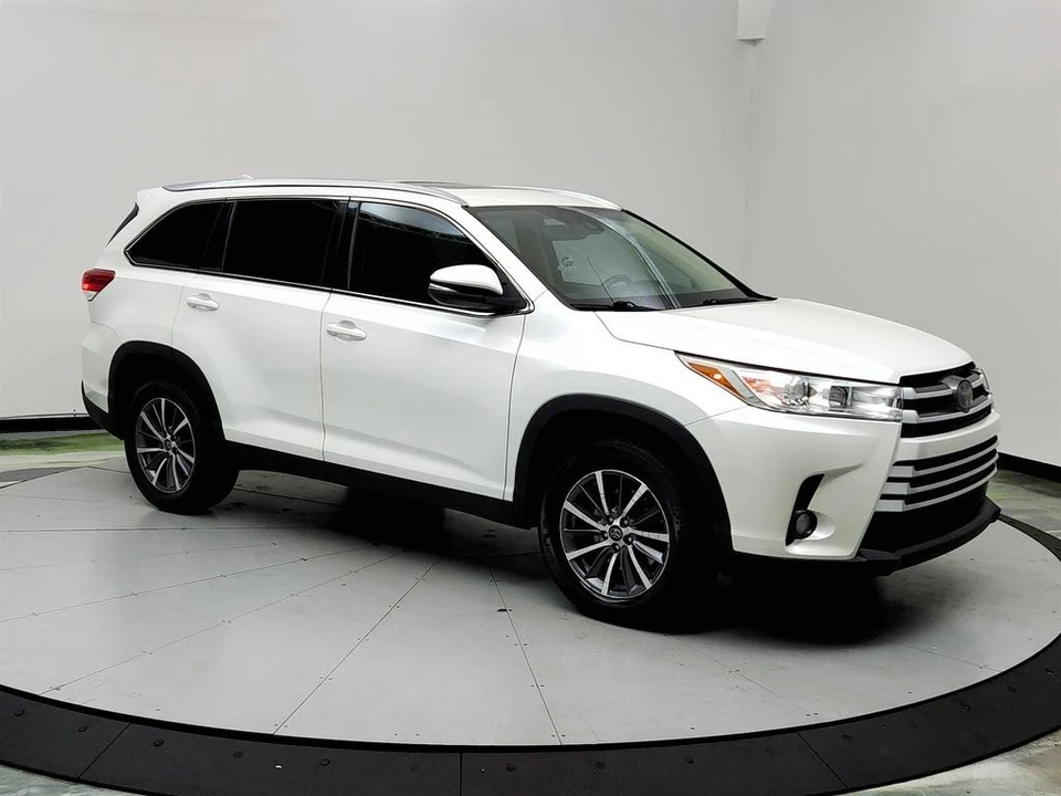 2019 Toyota Highlander - Image 3 of 12