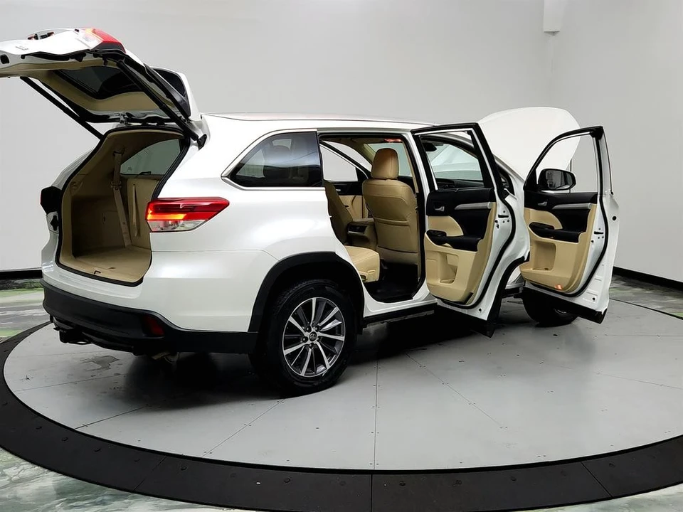 2019 Toyota Highlander - Image 11 of 12