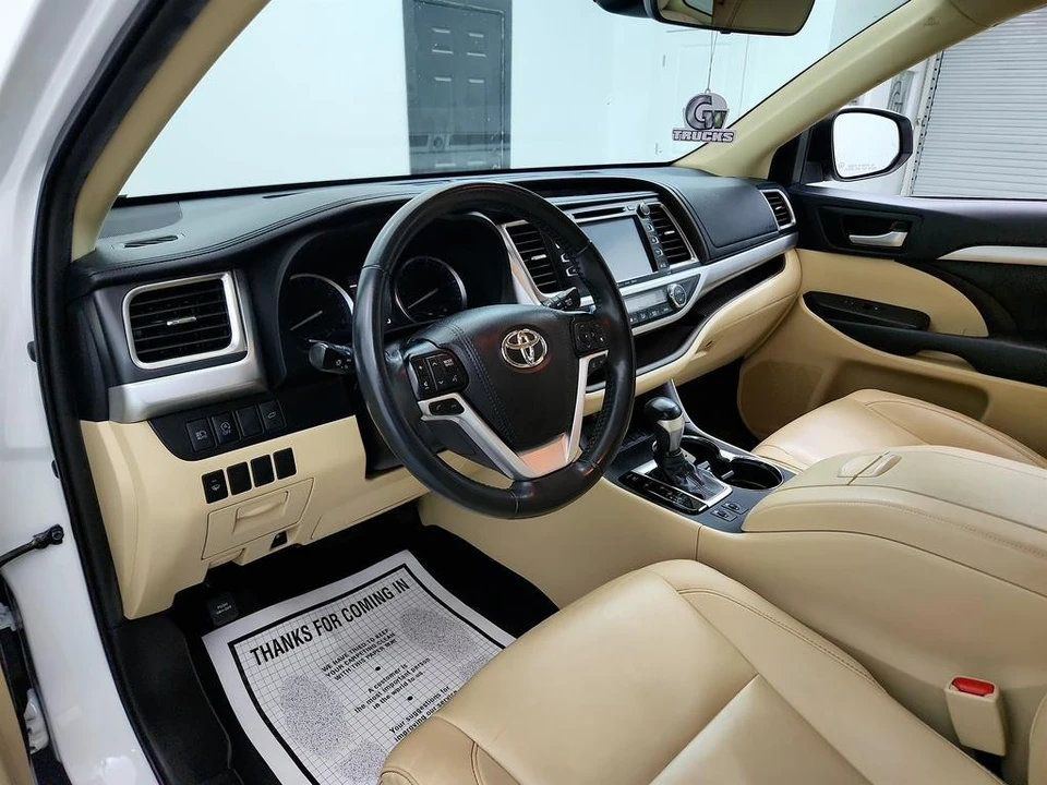 2019 Toyota Highlander - Image 13 of 21