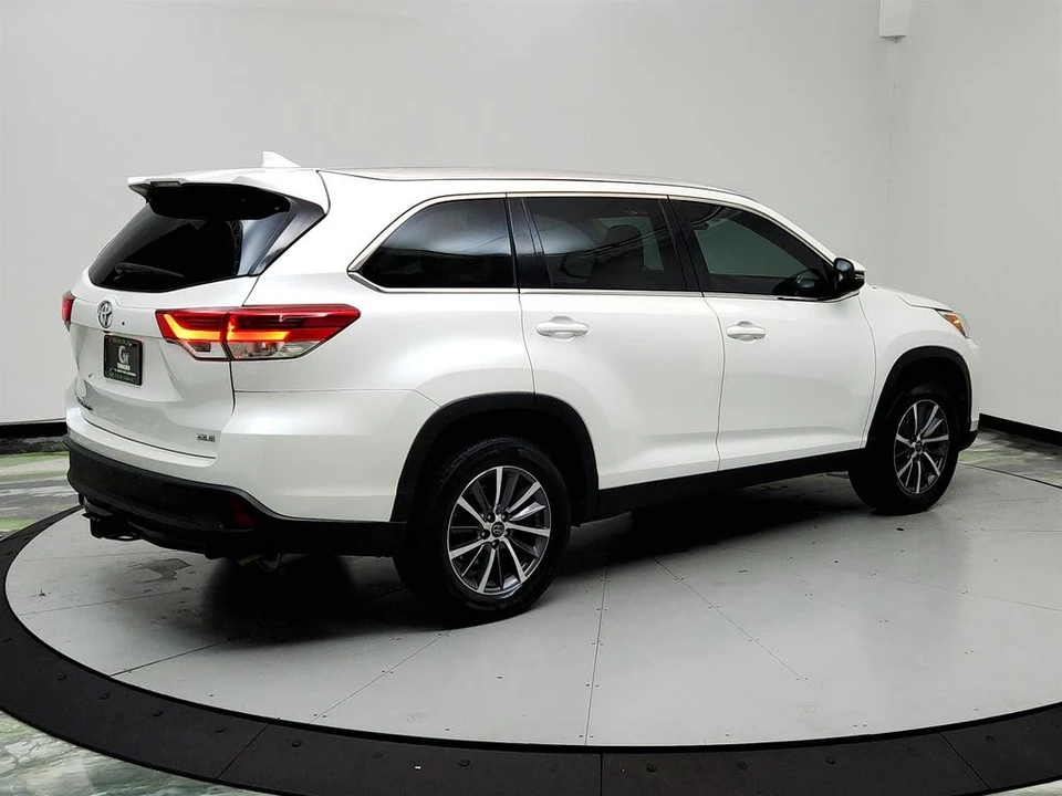 2019 Toyota Highlander - Image 5 of 12